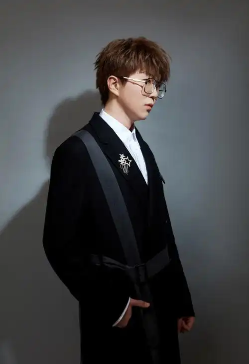 毛不易帅气时尚写真图片,毛不易图片-第3图