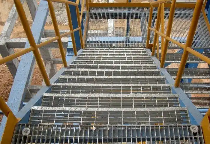 格板|楼梯踏步板|防滑踏步板|高质量钢格栅板 和无前护板的梯踏板两种