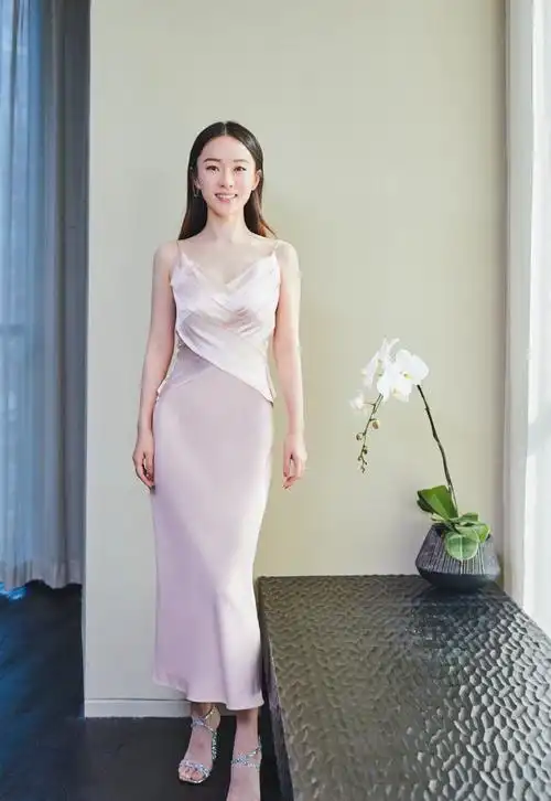 原创霍思燕胖了一圈穿一身黑也难掩脸肿杜江身材倒保持得真好