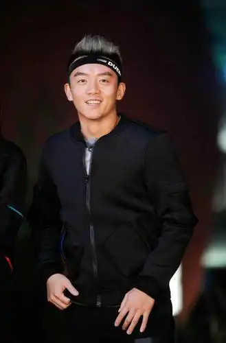 《跑男3》"r运冠军"开赛 郑恺化身体操小将_网易新闻