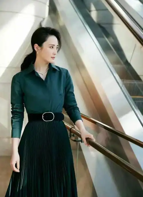 被蒋勤勤的中年状态惊艳了穿衣不艳不俗气质优雅高级好美