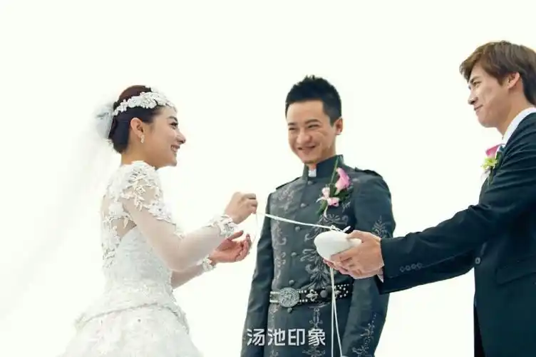 峰峰在王哥婚礼上