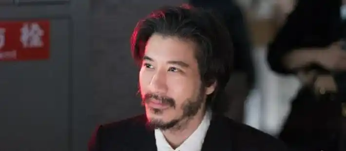 王力宏靠胡子完成了带货kpi