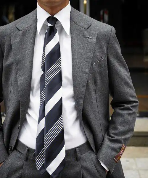 灰色系西装