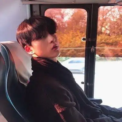 由美头网整理发布,男生头像频道提供更多与最火,高冷,成熟,冷酷,气质