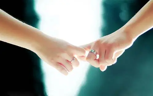 和男友说:"我怀孕了",他秒回5个字之后,我瞬间相信爱情