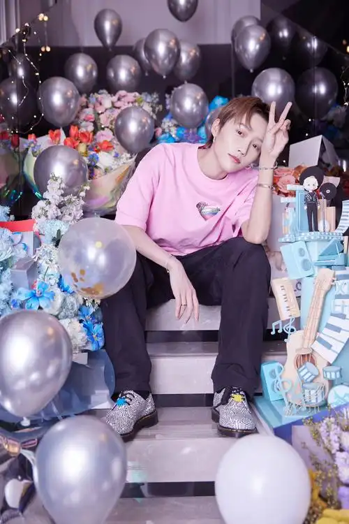 刘雨昕生日官宣新代言 多领域"开花"展多面魅力 (1).jpg