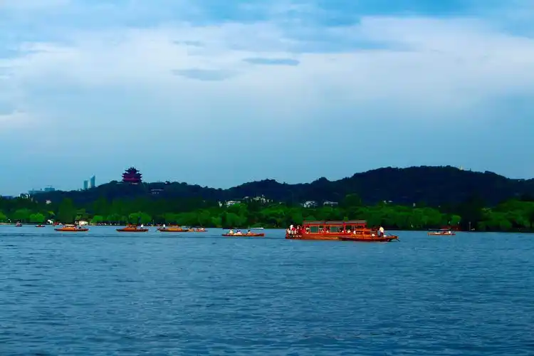 大地:致敬三十岁环中国旅行之杭州西湖