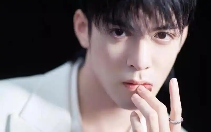 曾舜晞论清纯钓系美人眼睛可以有多撩人