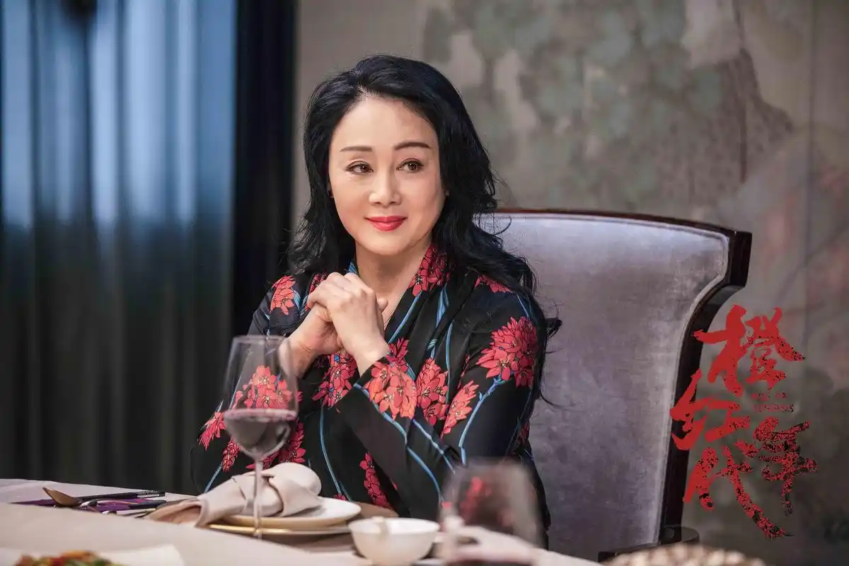 王姬橙红年代即将开播演绎冷面大姐头正邪难辨