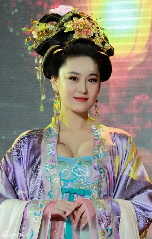 范冰冰版苏妲己《封神榜》范冰冰版苏妲己《封神英雄榜》中张馨予挑战