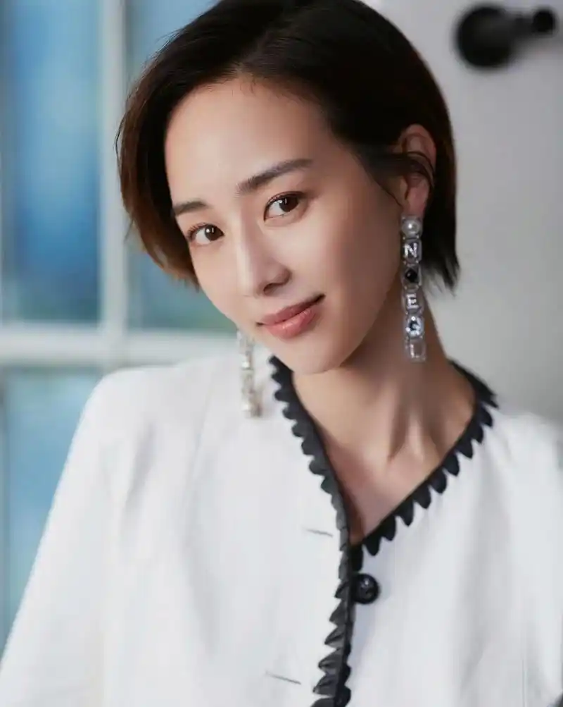 41岁女星惊人瘦身,身高168cm只剩80斤,为演戏不惜一切代价!