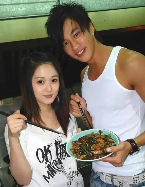 何润东:三次表白孙俪被拒,41岁娶柜姐为妻,恩爱多年无子也幸福_公司