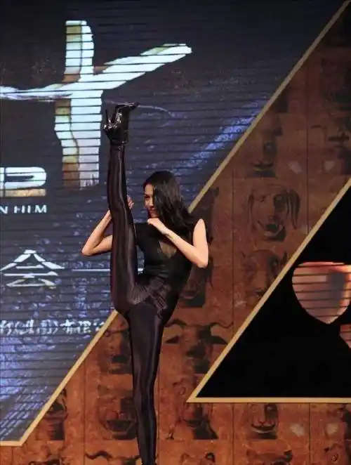 女明星"一字马"排行,看看谁的柔韧性最好_锻炼_舞蹈_功底