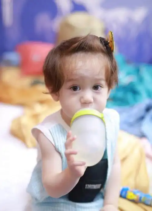 中美混血可爱小正太周嘉诚