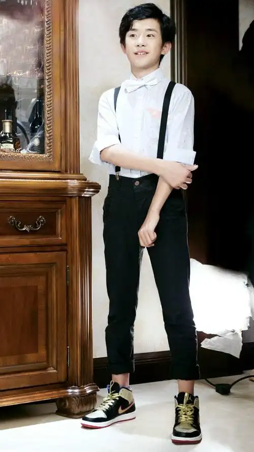 tf家族易烊千玺写真