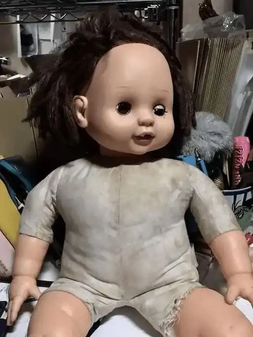 惊悚诅咒娃娃:一个娃娃控制了她们的命运,恐怖至极!