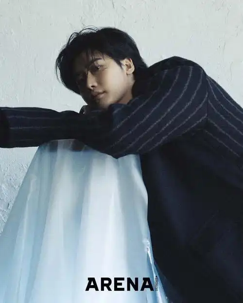 李钟硕今日ins更新