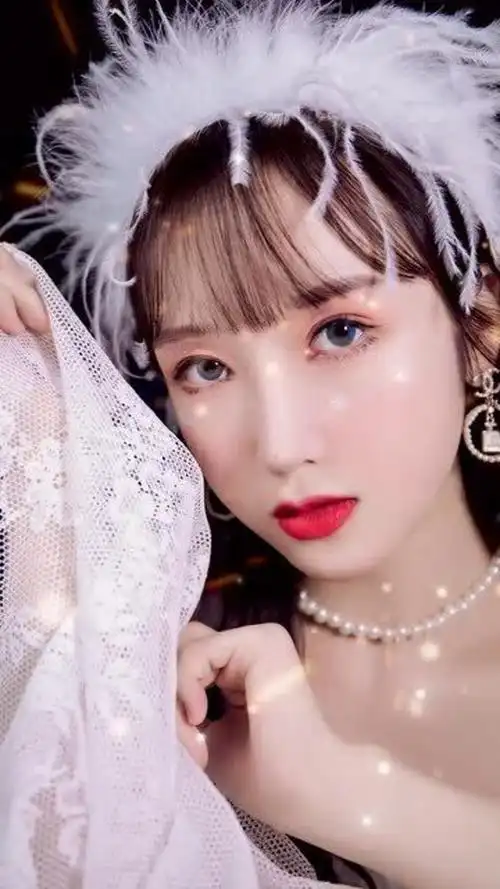 裴珠泫仿妆:裴姐美颜不可复制,但仿妆一下没什么问题吧!