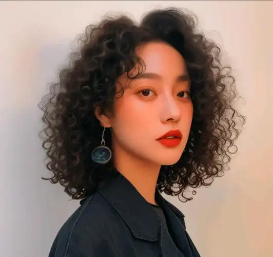 今冬女士发型别乱整,最美还是羊毛卷全头烫,复古时尚真洋气_女性_展现