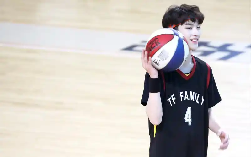 丁程鑫20181222tf家族冬季运动会3v3篮球赛丁程鑫focus