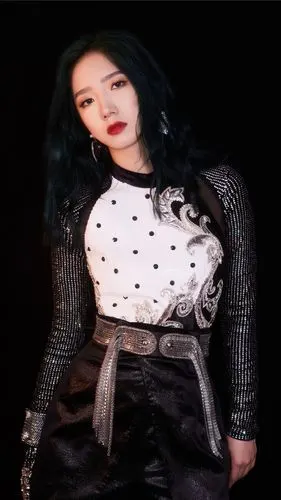 孟美岐野魅性感写真手机壁纸