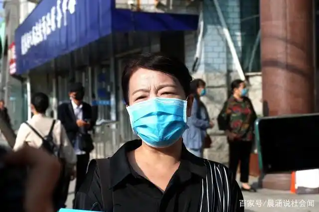 谁会想到让郭威捧起"遗像"?后来给他66元是什么意思?