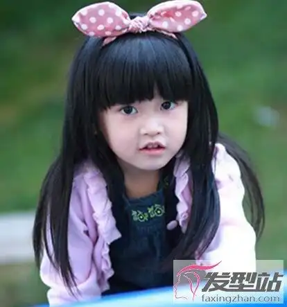 小女孩长发简单发型内蓬直发变身小淑女