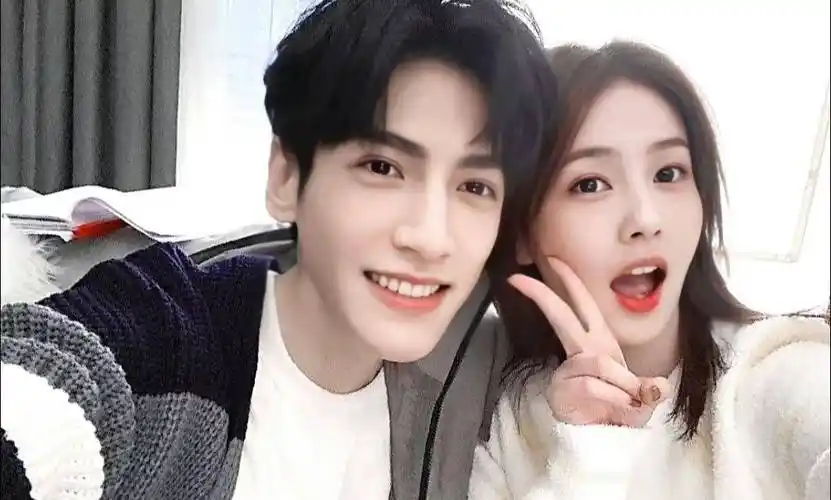 罗云熙白鹿时尚芭莎合体大片,涩而不油,比张凌赫要有适合度_网友_氛围