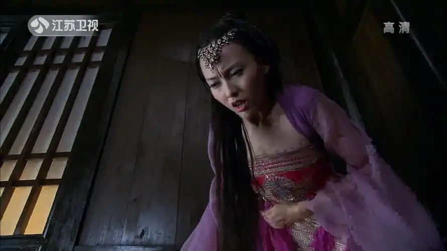 影视剧女角色受伤让人心疼镜头;紫萱被徐长卿腹部打重伤十分痛苦