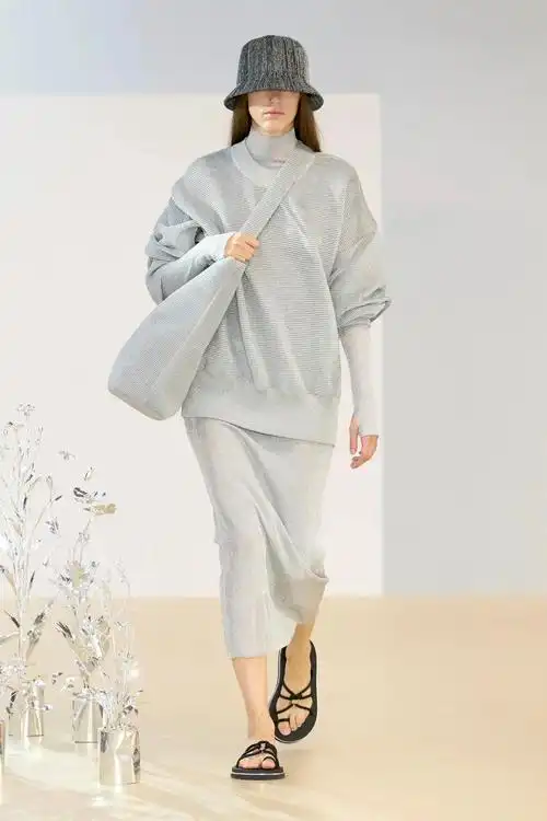 2024春夏女装关键单品流行分析随性穿搭直筒裙