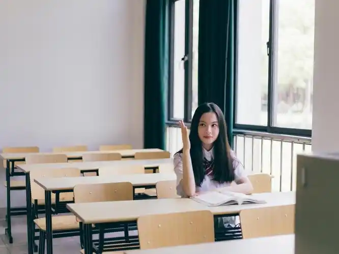 最美校园照 #毕业季 #小白姿势 #毕业照的100种姿势 教室怎么拍?