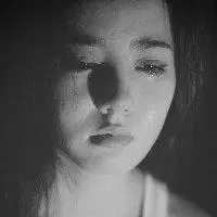 流泪头像女生图片唯美图片【点击鼠标右键下载】