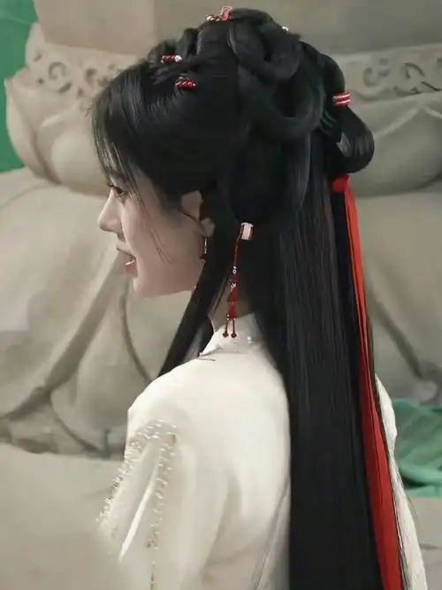 鞠婧祎#  好流畅的侧脸  我承认我盯久了些