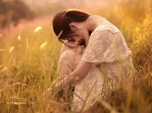 姑娘,走不进阳光的爱情不过是滋养细菌的温床