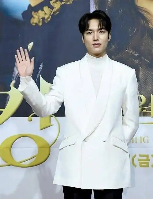 37岁李敏镐近照越发浮肿!还撞脸孙楠,网友直接吐槽该退休了