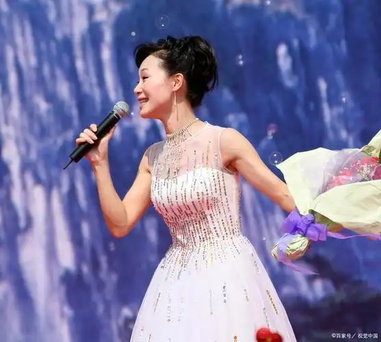 女歌手吕薇:"青歌赛"获银奖,真实采访了解到她的婚姻状况