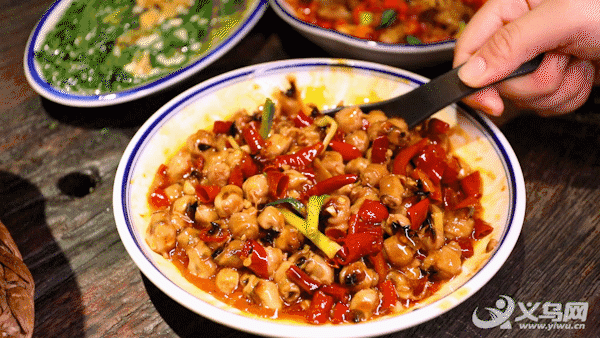 土窑子周年庆镇店三煲免费送华为手机小米电视机海尔空调扇等你拿