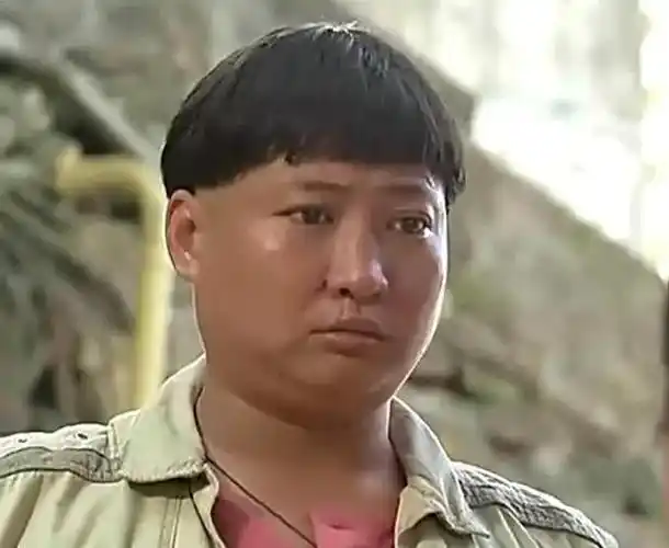 除了上述提到的六位艺人,还有另外六位被称为"六小福"的成员,分别是元