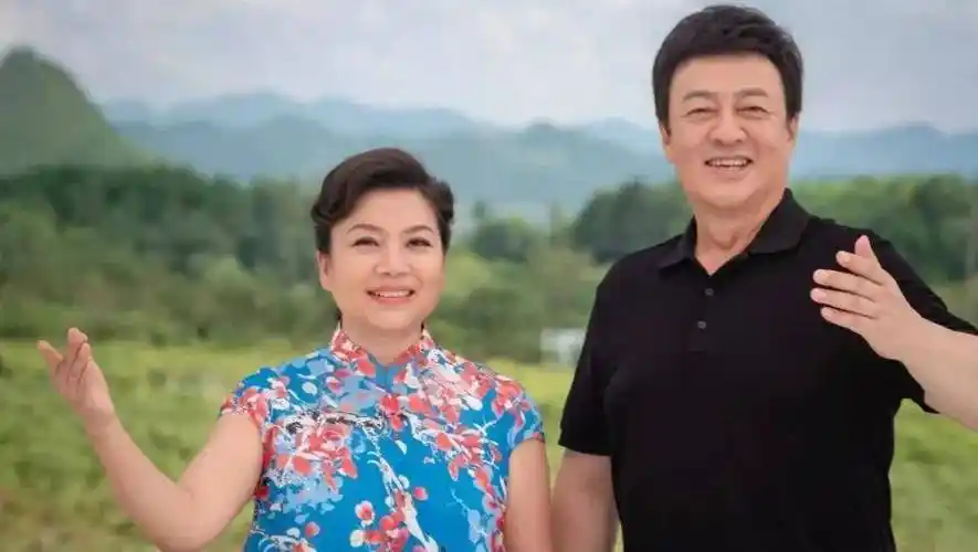 55岁歌唱家张也不婚无子女,与"男闺蜜"吕继宏让人羡慕 - 聚缘娱乐网