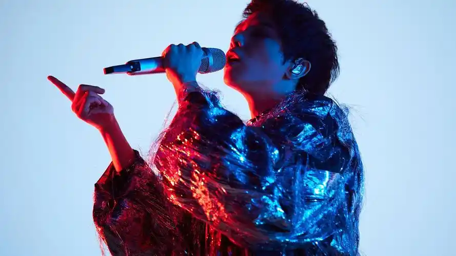 明星风尚华晨宇花花壁纸1