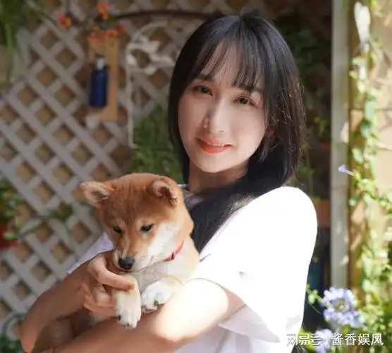 四搭张艺谋主演贾玲新作这个春节档40岁的雷佳音赢麻了