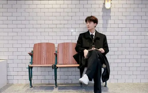 范丞丞方发理智追星倡导书,粉丝近期公开集资惹争议_品推资讯