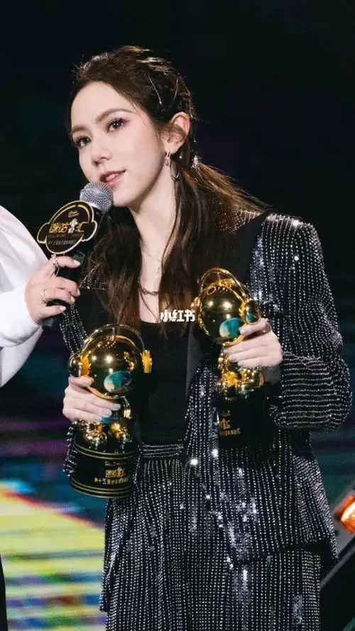 再见2020你好2021宝藏女孩邓紫棋