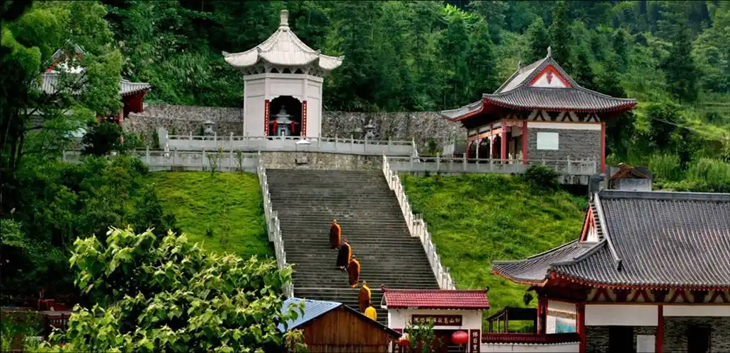 仰山栖隐禅寺· 概况仰山栖隐寺位于江西省宜春市城南23公里的明月山