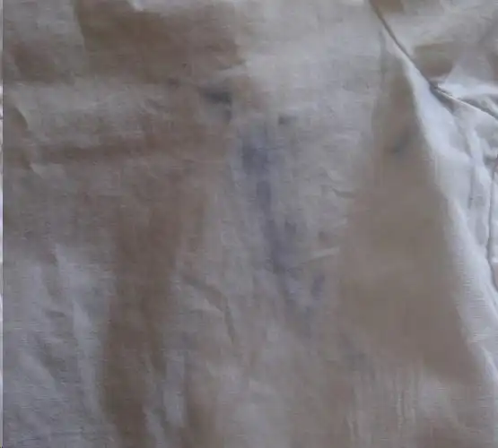 白色衣服被染色了怎么洗回原色