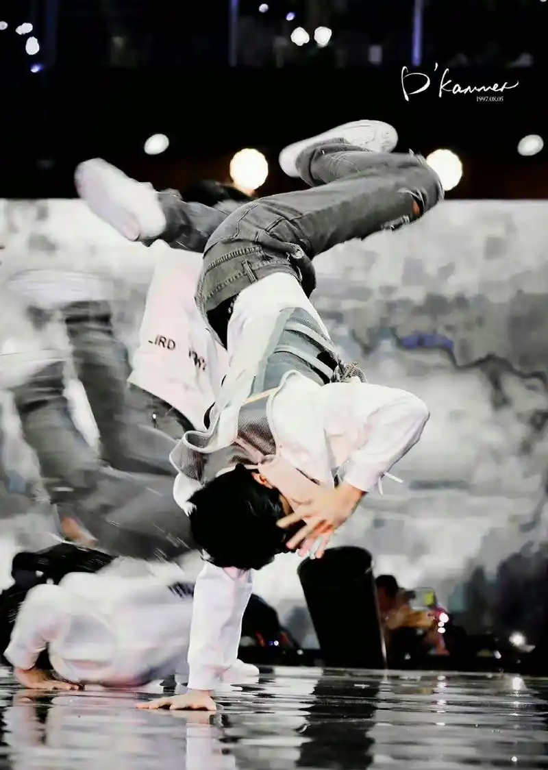 看王一博跳舞是一种享受,顶级舞担当之无愧!