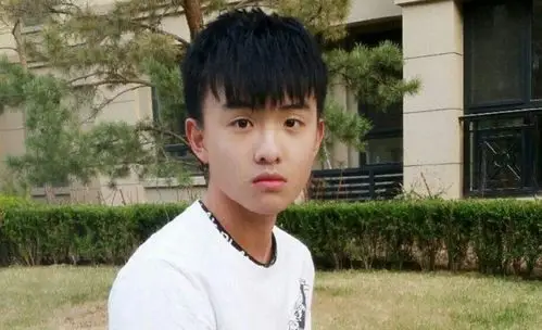 郑伟长大后的照片 郑伟考上哪所大学了近况究竟如何