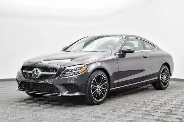 奔驰c级双门轿跑造型很有时尚的气息开着回头率高