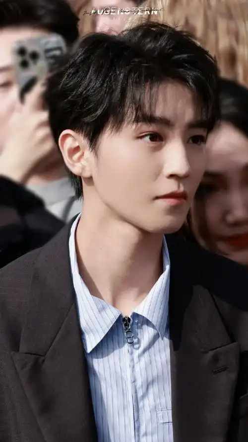 王俊凯 巴黎时装周##迪奥品牌大使王俊凯##王俊凯巴黎时装周造型